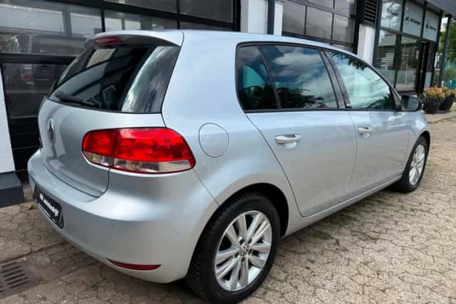 Volkswagen Golf (2011) thumbnail 4