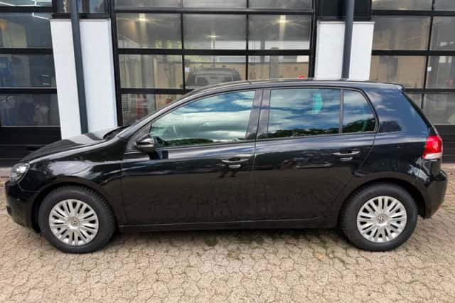 Volkswagen Golf (2010) thumbnail 2
