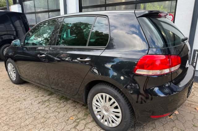 Volkswagen Golf (2010) thumbnail 5