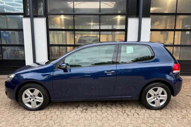 Volkswagen Golf (2010) thumbnail 2