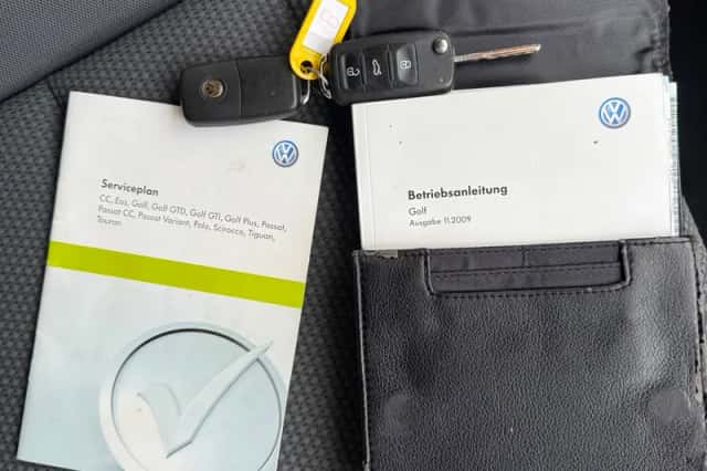 Volkswagen Golf (2010) thumbnail 3