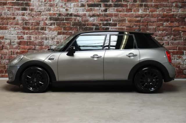 MINI Cooper (2016) thumbnail 3