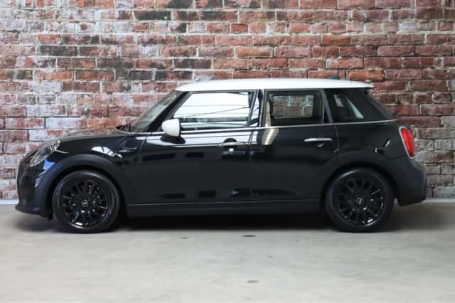 MINI Cooper (2023) thumbnail 3