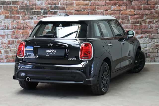MINI Cooper (2023) thumbnail 4