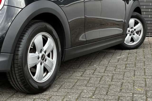 MINI Cooper (2023) thumbnail 6