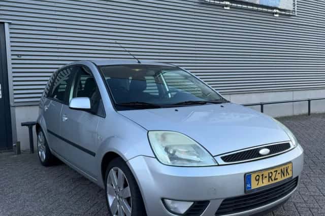 Ford Fiesta (2005) thumbnail 2