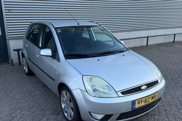 Ford Fiesta (2005) thumbnail 3