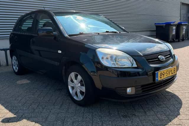 Kia Rio (2006) thumbnail 2