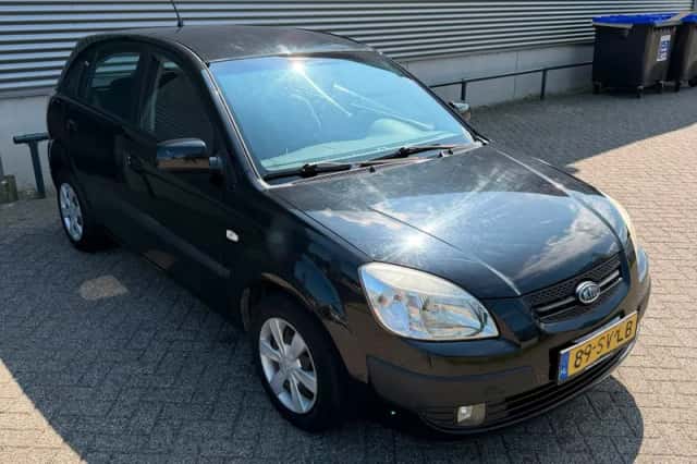 Kia Rio (2006) thumbnail 3