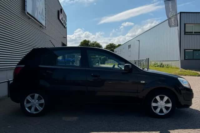 Kia Rio (2006) thumbnail 5