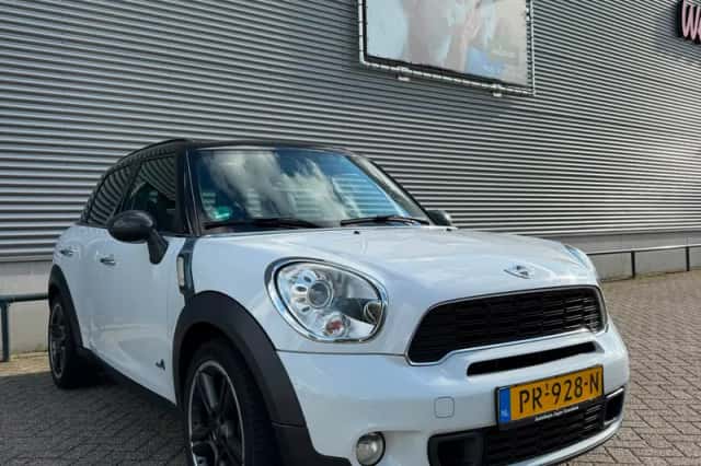 MINI Countryman (2012) thumbnail 2