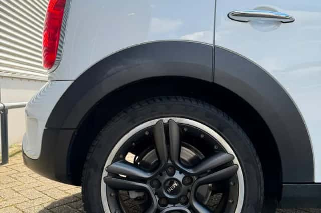 MINI Countryman (2012) thumbnail 3
