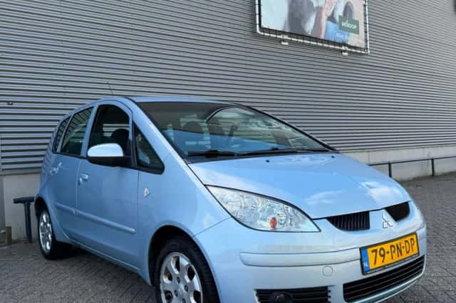 Mitsubishi Colt (2004) thumbnail 3