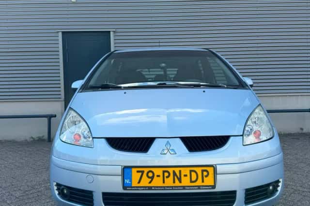 Mitsubishi Colt (2004) thumbnail 6
