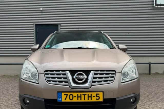 Nissan Qashqai (2009) thumbnail 3