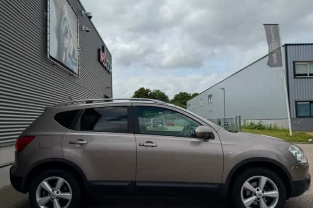 Nissan Qashqai (2009) thumbnail 4