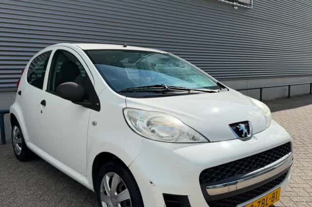 Peugeot 107 (2010) thumbnail 2