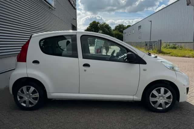 Peugeot 107 (2010) thumbnail 3