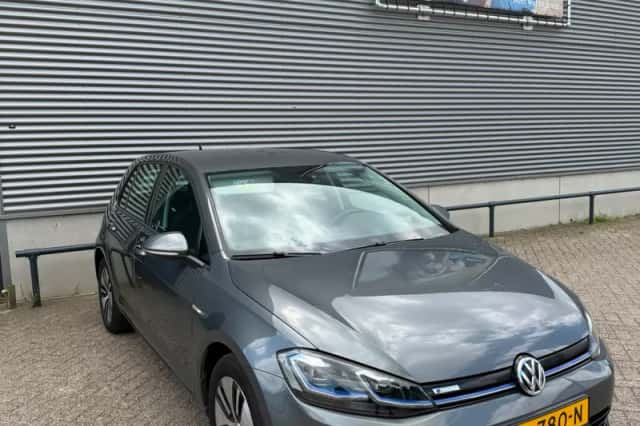 Volkswagen E-Golf (2018) thumbnail 2