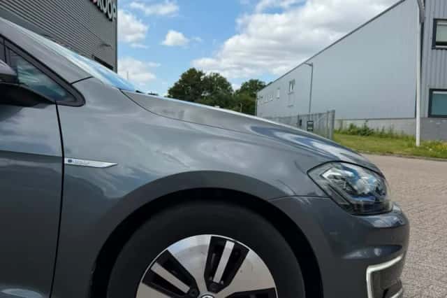 Volkswagen E-Golf (2018) thumbnail 5