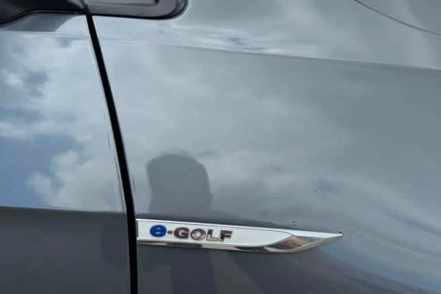 Volkswagen E-Golf (2018) thumbnail 6