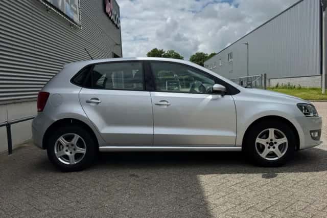 Volkswagen Polo (2011) thumbnail 3