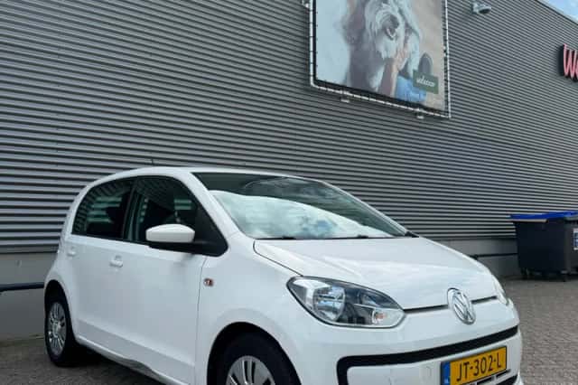 Volkswagen Up! (2016) thumbnail 3