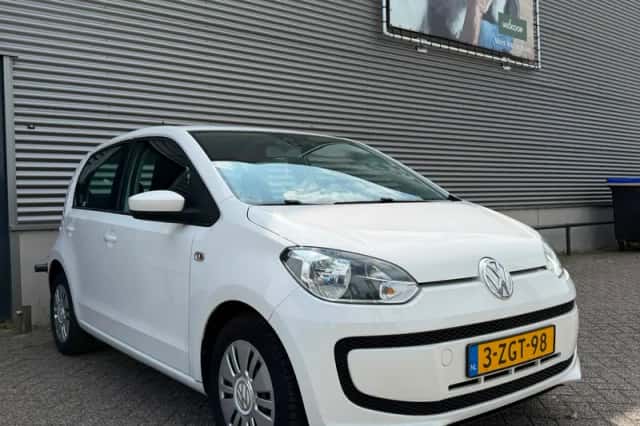 Volkswagen Up! (2015) thumbnail 4