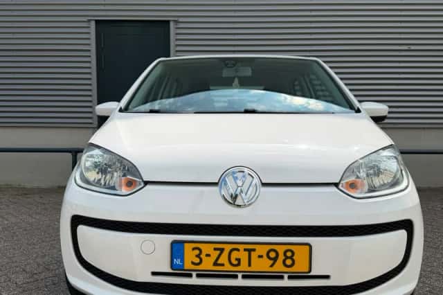 Volkswagen Up! (2015) thumbnail 6