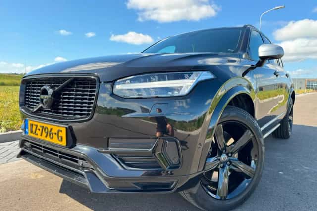 Volvo XC90 (2016) thumbnail 3
