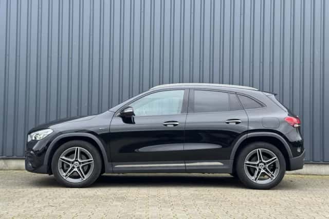 Mercedes-Benz GLA (2024) thumbnail 4