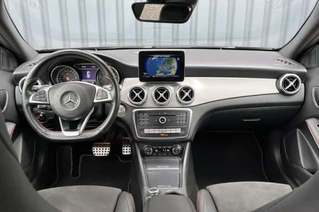 Mercedes-Benz GLA (2019) thumbnail 2
