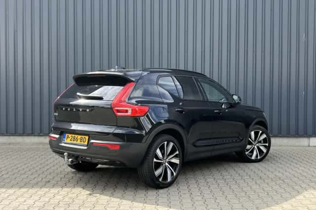 Volvo XC40 (2022) thumbnail 3