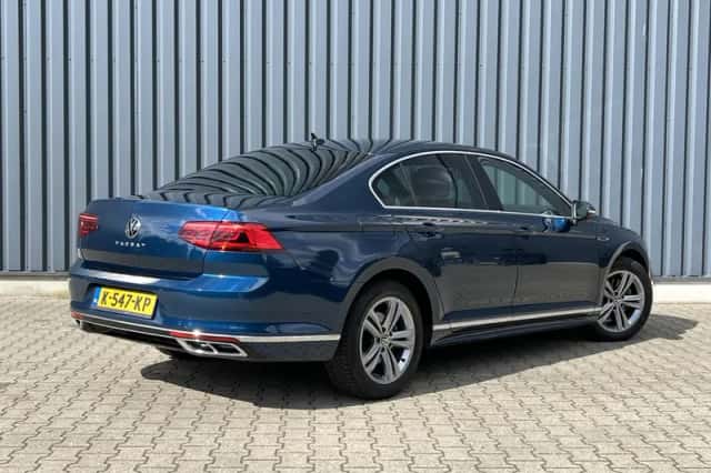 Volkswagen Passat (2021) thumbnail 3
