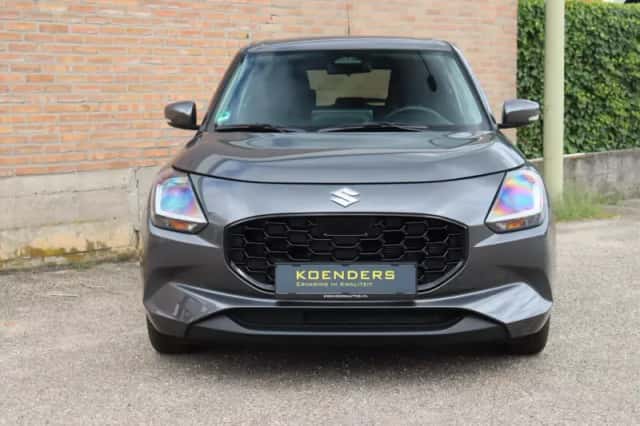Suzuki Swift (2025) thumbnail 2
