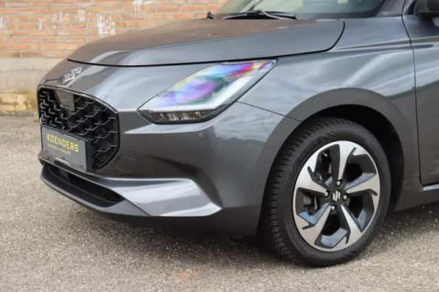 Suzuki Swift (2025) thumbnail 4
