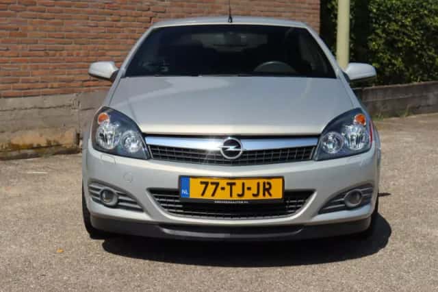 Opel Astra (2006) thumbnail 3
