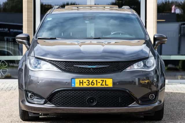Chrysler Pacifica (2020) thumbnail 4