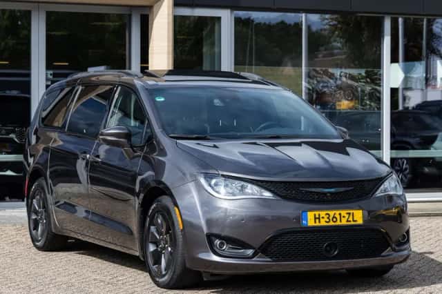 Chrysler Pacifica (2020) thumbnail 5
