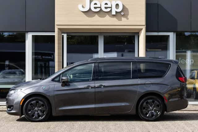 Chrysler Pacifica (2020) thumbnail 6