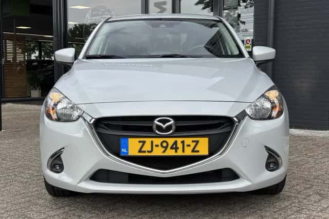 Mazda 2 (2019) thumbnail 2