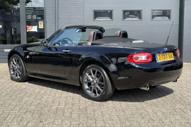 Mazda MX-5 (2013) thumbnail 2
