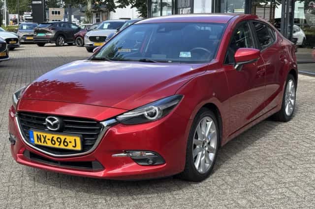 Mazda 3 (2017) thumbnail 3