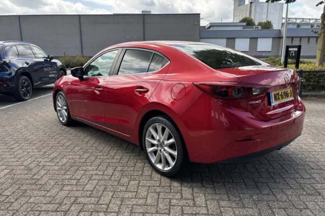 Mazda 3 (2017) thumbnail 5