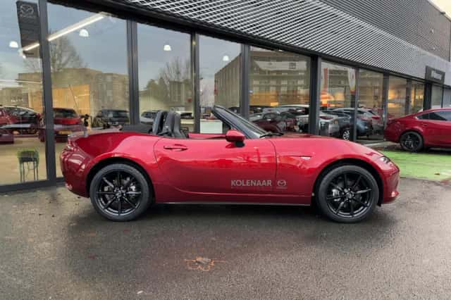 Mazda MX-5 (2025) thumbnail 2