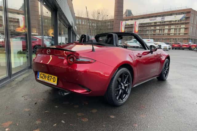 Mazda MX-5 (2025) thumbnail 3