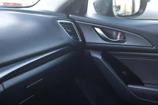 Mazda 3 (2019) thumbnail 24