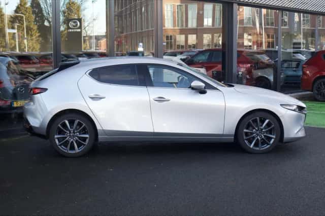 Mazda 3 (2022) thumbnail 2
