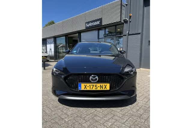 Mazda 3 (2024) thumbnail 3