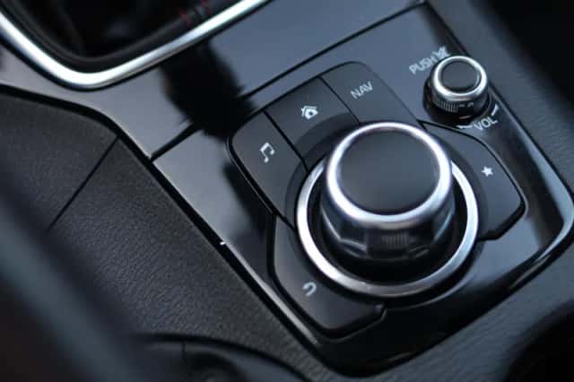 Mazda 3 (2015) thumbnail 14